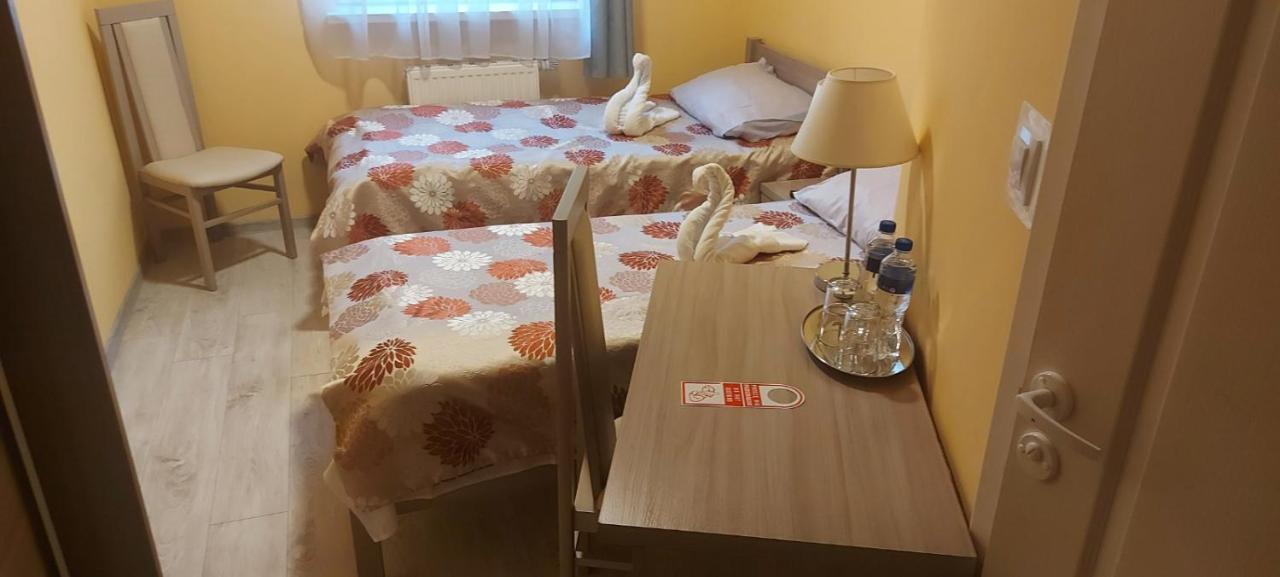 Pauza Motel Tarnowo Podgórne Kültér fotó