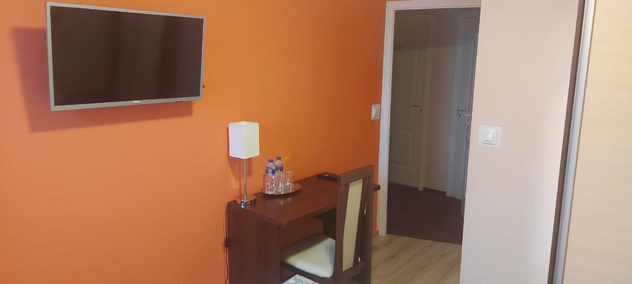 Pauza Motel Tarnowo Podgórne Kültér fotó