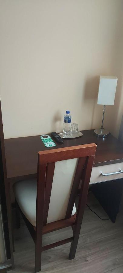 Pauza Motel Tarnowo Podgórne Kültér fotó