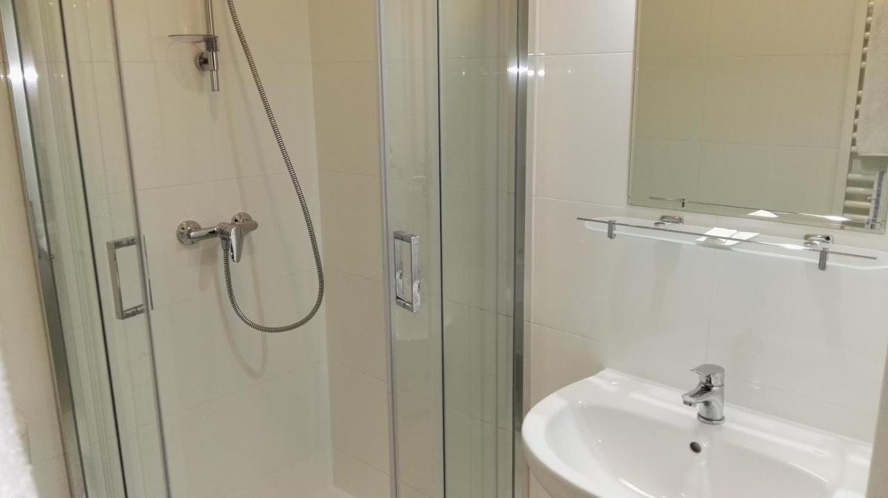 Pauza Motel Tarnowo Podgórne Kültér fotó